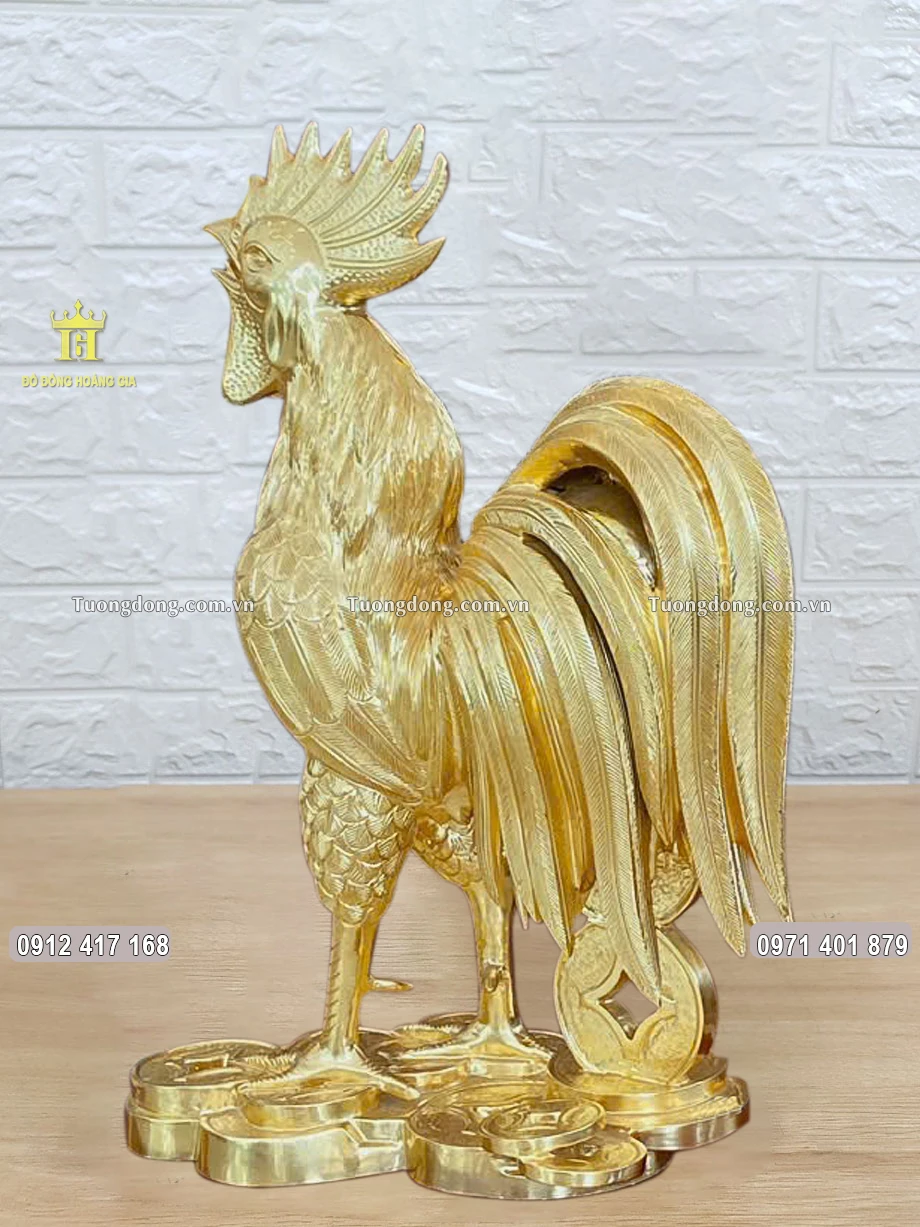 Hình ảnh phía sau tượng gà trống